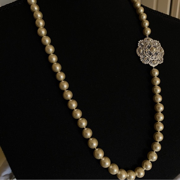 Camrose and Kross JBK Collection Faux Pearl Necklace +Box and COA - Picture 16 of 17
